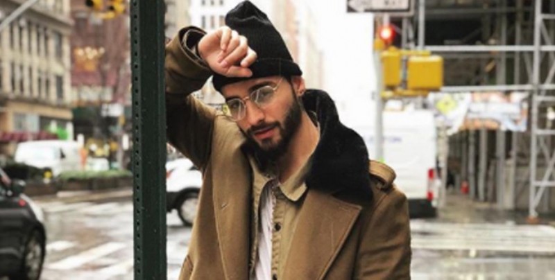 #Video Maluma da apasionado beso en pleno concierto
