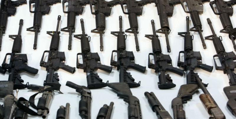 Venden armas ilegalmente en México a través de Facebook
