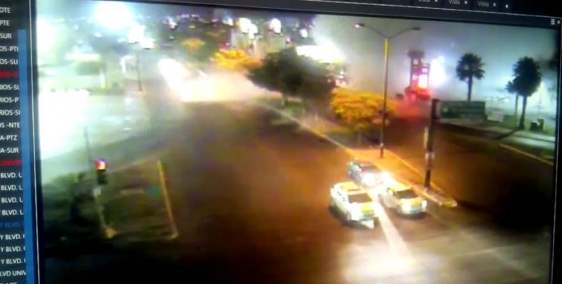 Captan el  momento exacto de la explosión de plaza comercial de Culiacán