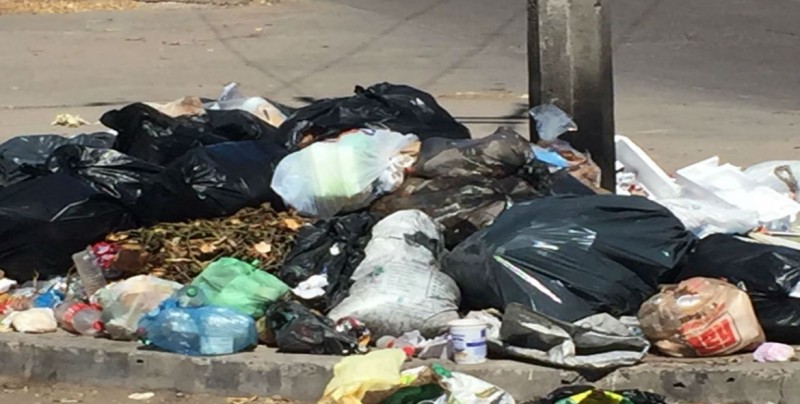 Esquina en Infonavit Las Flores convertido en un basurero