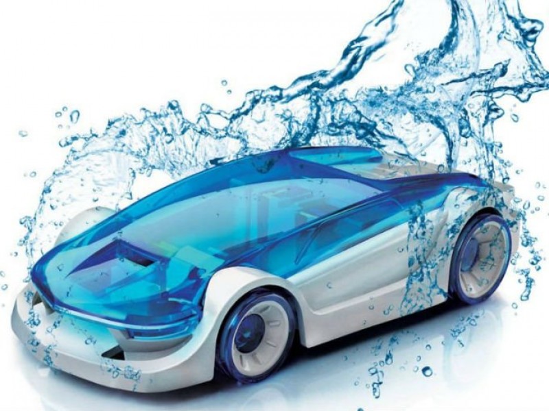Mexicano crea un motor de auto que funciona con agua