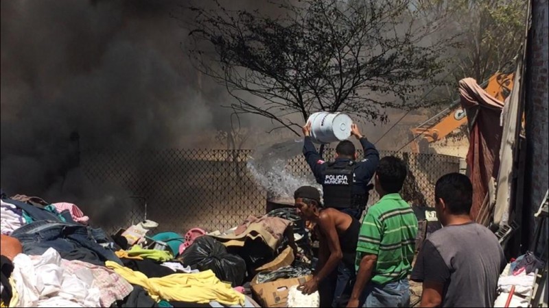 Incendio en domicilio donde se acumulaba ropa usada