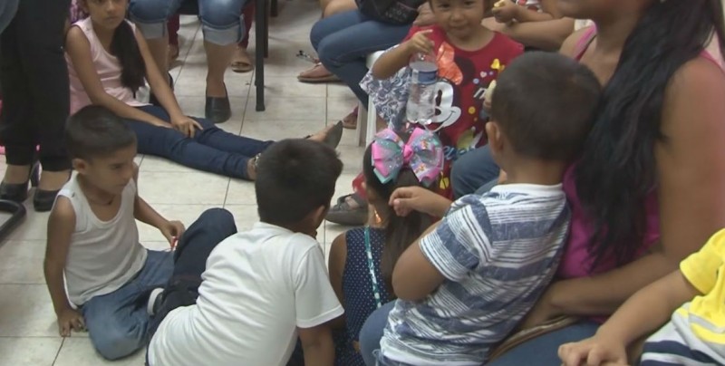 Otorgan atención personalizada a familias desplazadas en Sinaloa