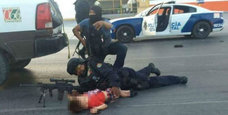 Policía protege a niño con su propio cuerpo durante balacera