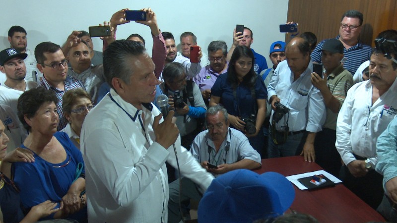 Se registra Miguel Ángel Camacho ante el consejo municipal electoral