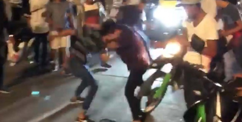 #Video Graban pleito entre motociclistas en malecón de Mazatlán