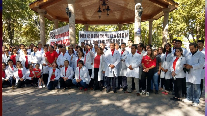 Médicos piden que se despenalice su actividad