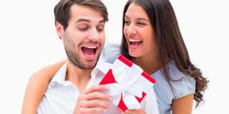 #Foto Mujer sorprende a esposo con tremendo detalle