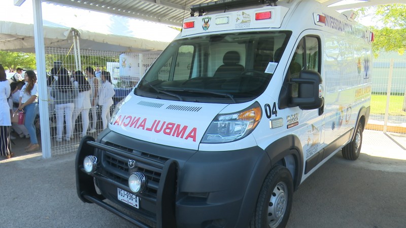 Rector de la UAS entrega ambulancia a unidad regional norte