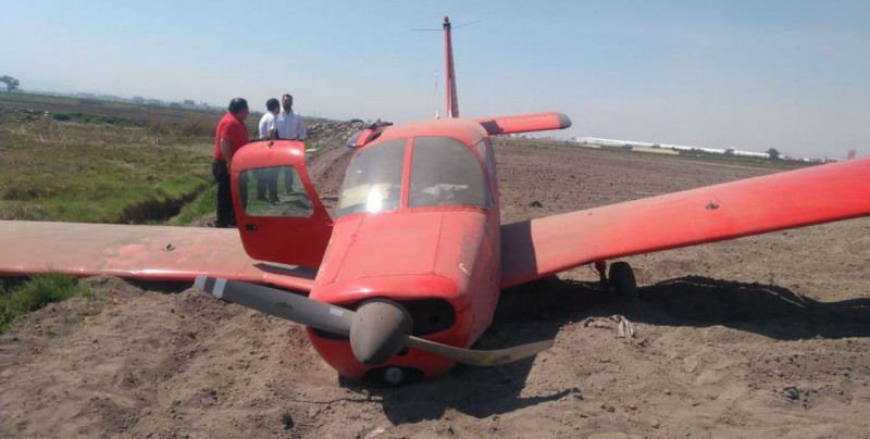 Avioneta aterriza de emergencia en Toluca