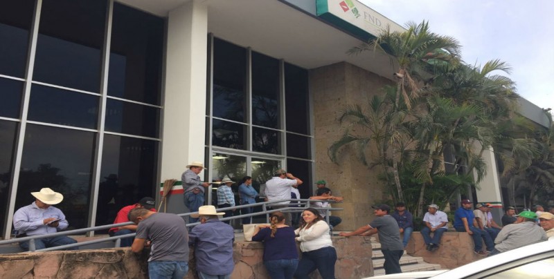 Toman oficinas de Financiera Nacional de Sinaloa