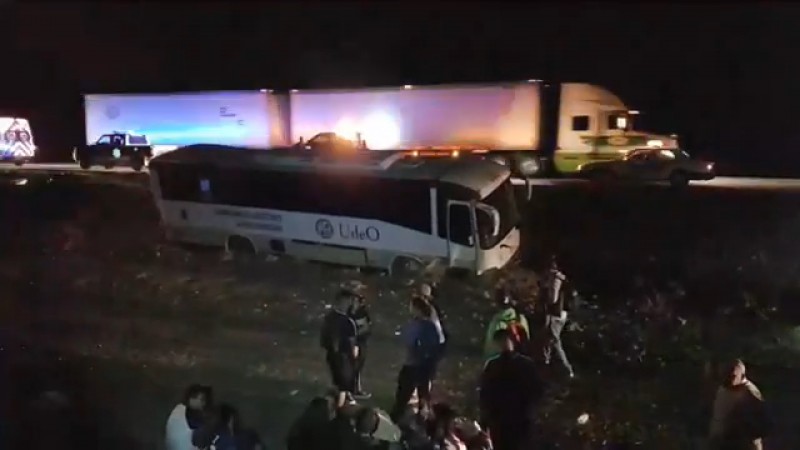 Camión de la UADEO se accidente con 36 alumnos abordo