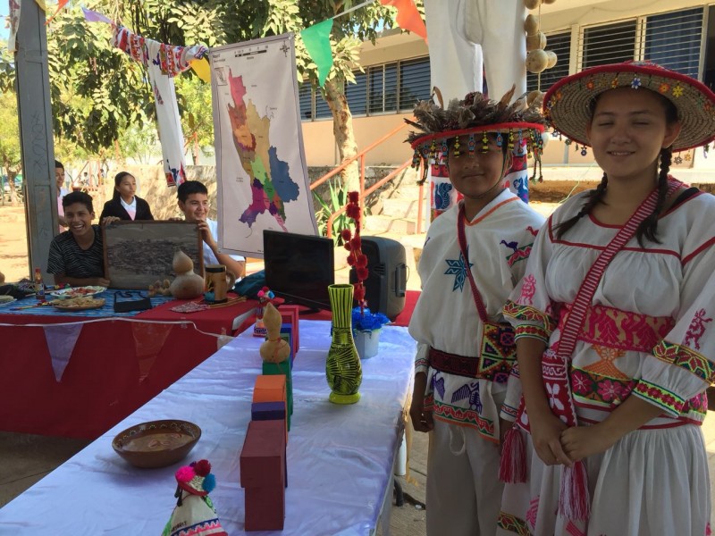 Estudiantes de Secundaria realizan Feria de Turismo
