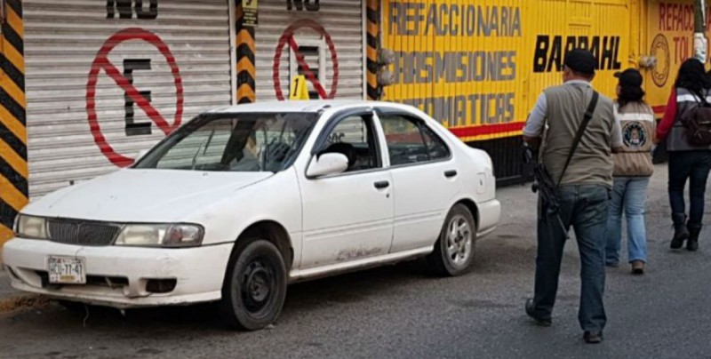Localizan restos humanos dentro de automóvil
