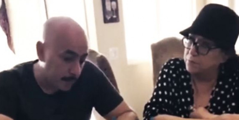 #Video Lupillo pide perdón a su mamá por haberse distanciado de ella