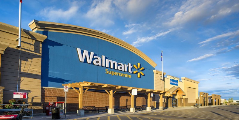 Los beneficios trimestrales de Walmart bajan casi un 30 %