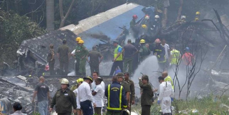 Avión se estrella con 104 pasajeros en La Habana