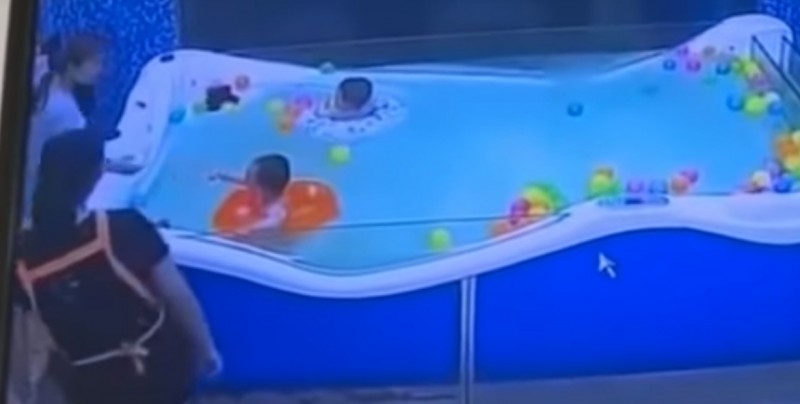#VideoFuerte Por poco muere ahogado bebé de 7 meses