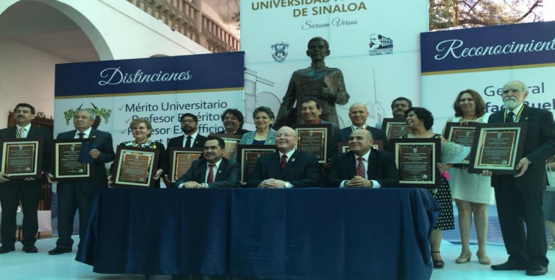 12 Universitarios reciben el premio Rafael Buelna Tenorio