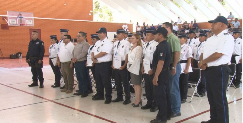 Se gradúan 36 nuevos agentes de policía