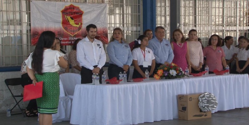 La CEDH premia a estudiante de primaria en Mazatlán