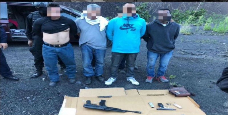 Detienen a 4 secuestradores cuando iban a enterrar a víctimas