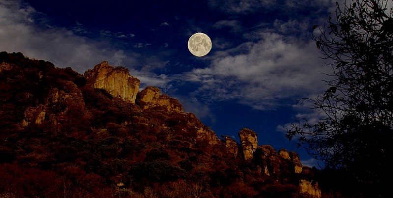#Fotos La impresionante luna llena que dejó hermosas postales en México