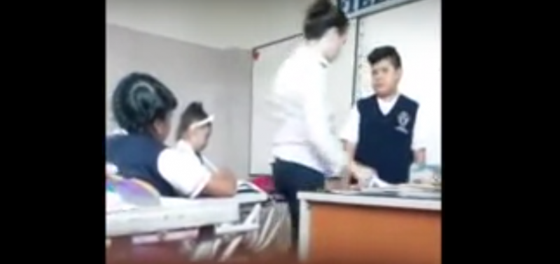 #Video Maestra confronta a alumno en escuela y es grabada