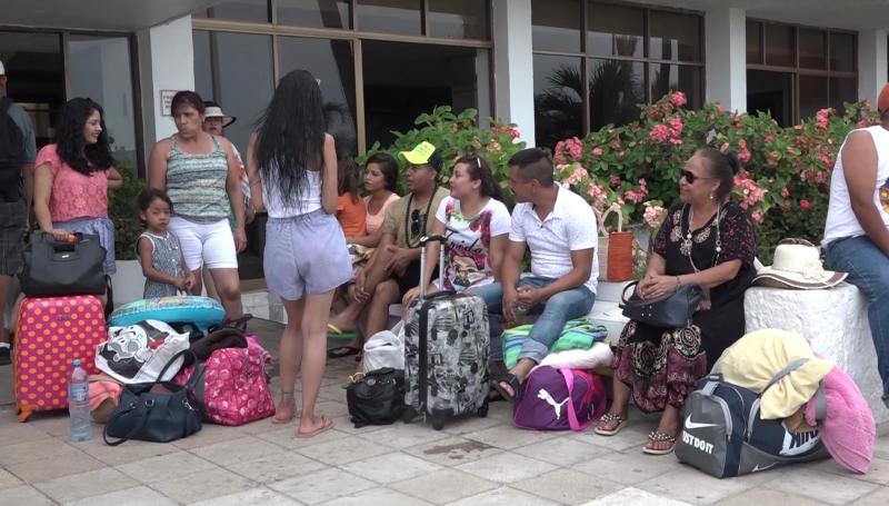 Turistas charteros pasea por Mazatlán