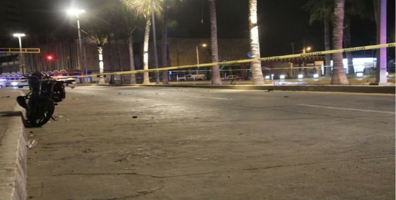 Motociclista pierde la vida al impactarse con palmera en el Malecón