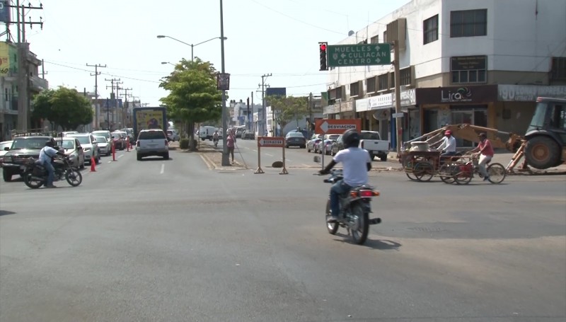 Inhabilitan carriles de la Gutiérrez Nájera