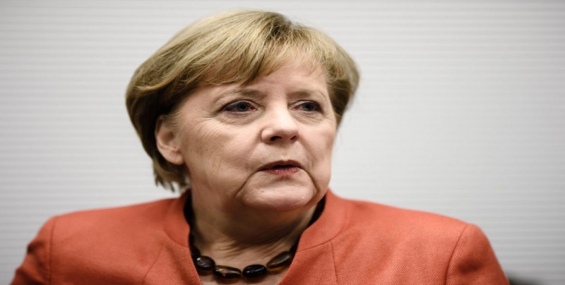 Merkel llama a unidad en política migratoria, bajo presión interna y en la UE