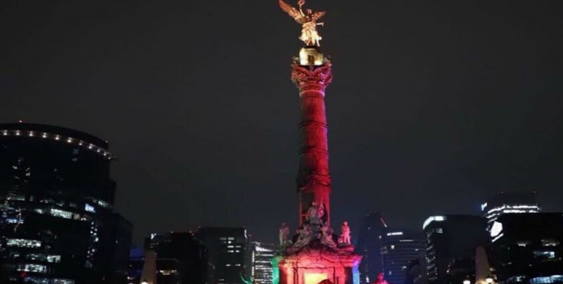 Iluminan monumentos de CDMX por ser sede de Mundial 2026