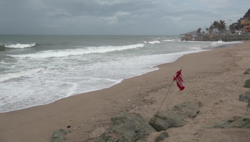Continúan las playas cerradas