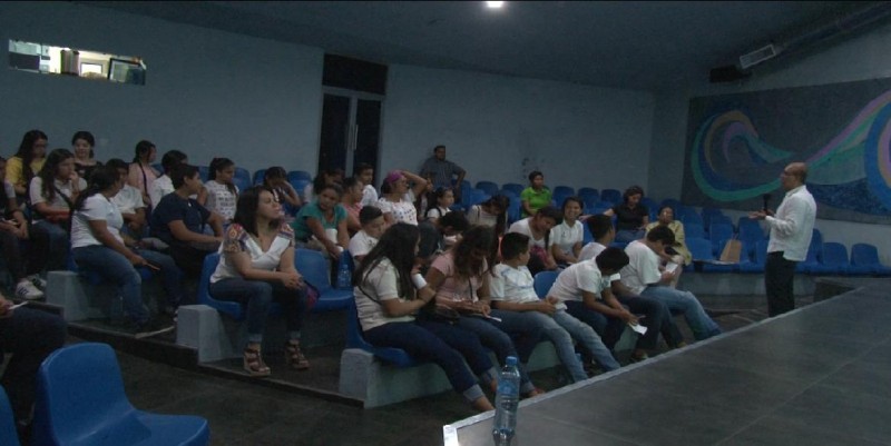 Instruyen a jóvenes sobre educación sexual en Sábado de la Ciencia en Acuario Mazatlán