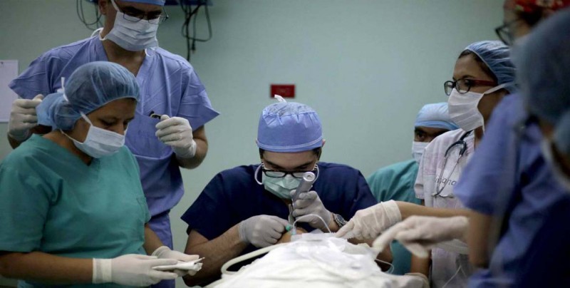 Perú tiene 12,8 médicos por cada 10.000 habitantes, muy abajo de países OCDE