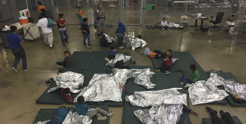 EE.UU. anuncia que ha reunido a 522 niños inmigrantes con sus familiares