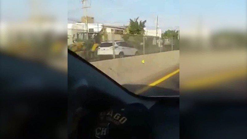 Se viraliza video de un conductor manejando en sentido contrario