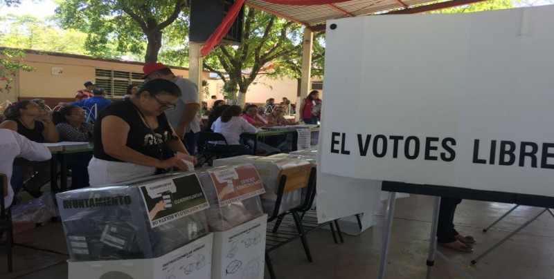 Ciudadanos acuden a votar con normalidad en casillas de la zona norte de Culiacán