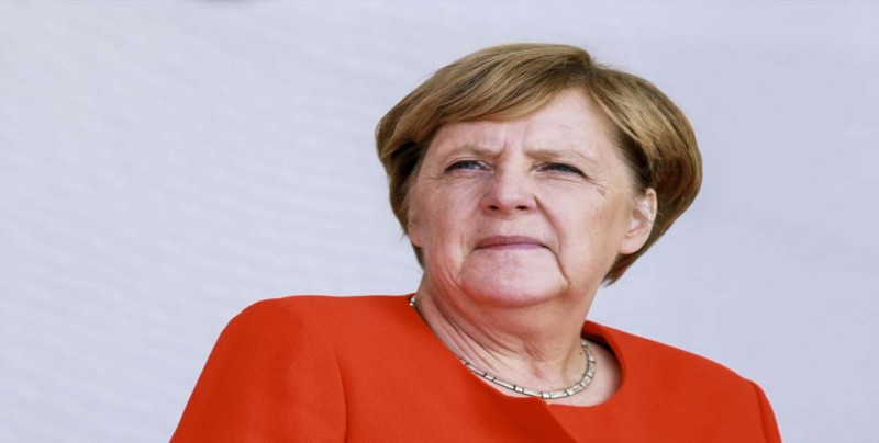 Merkel pide "humanidad" con la migración y cautela ante el "brexit"