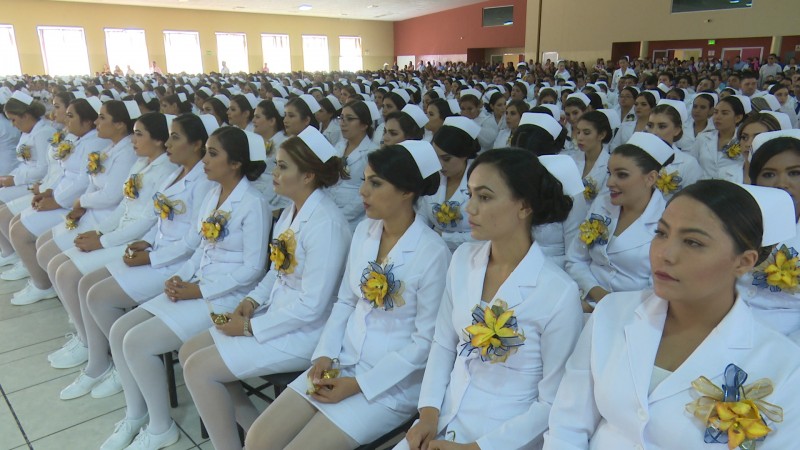 Sinaloa tiene 470 nuevos enfermeras y enfermeros