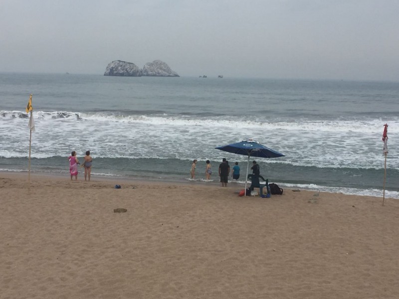 Vigilan salvavidas playas concurridas