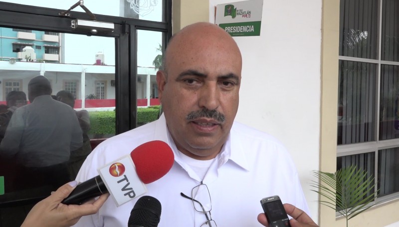 Inicia "El Capi" gestiones como Diputado electo