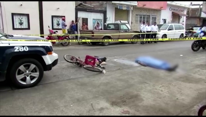 Muere ciclista... lo arrolló un camión urbano