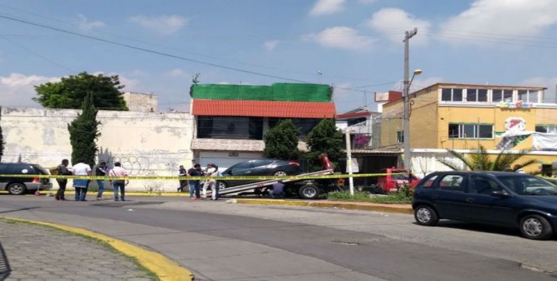 Encuentran seis cadáveres dentro de un auto en el Estado de México