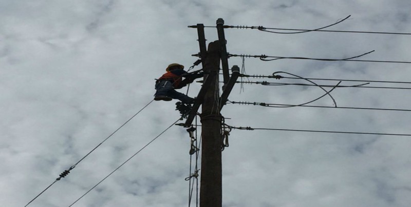 Continúa CFE trabajo de clabeado en sector nor-poniente de Culiacán