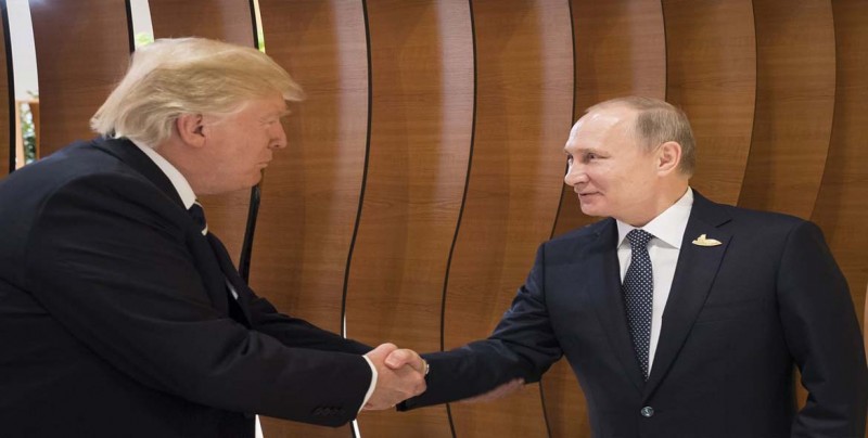 Trump dice que relación de EEUU con Rusia "ha cambiado" en las últimas horas