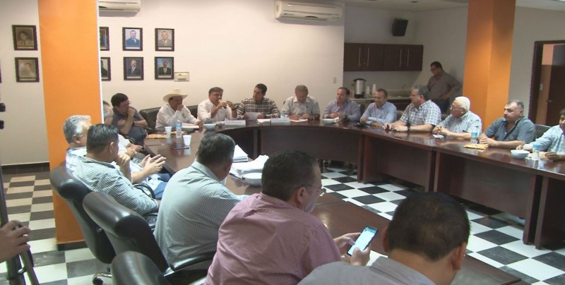 Se reúne el Secretario Jesús Valdés con productores de CAADES