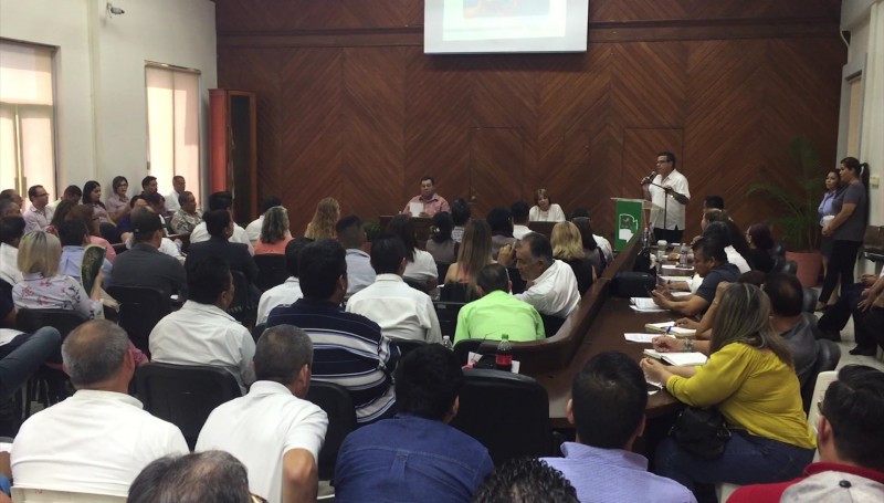 Capacitan a funcionarios para entrega recepción