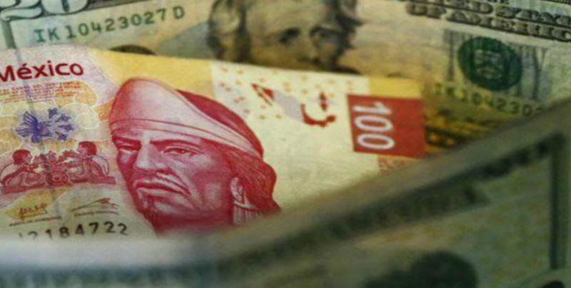 Peso mexicano gana; dólar cotiza a 18.54
